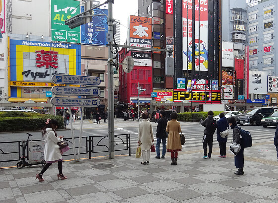 マツモトキヨシの見える横断歩道