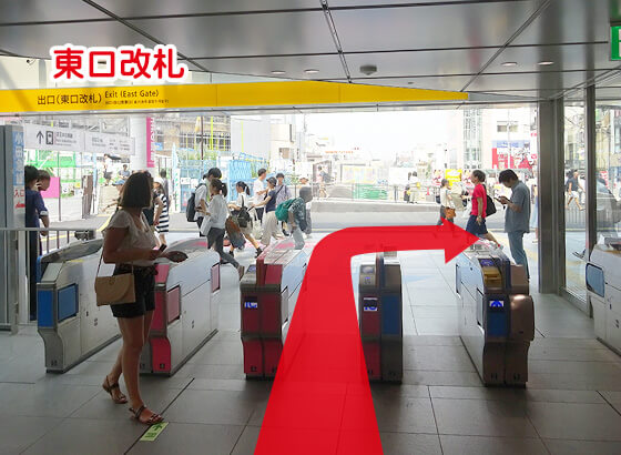 小田急線下北沢駅東口改札