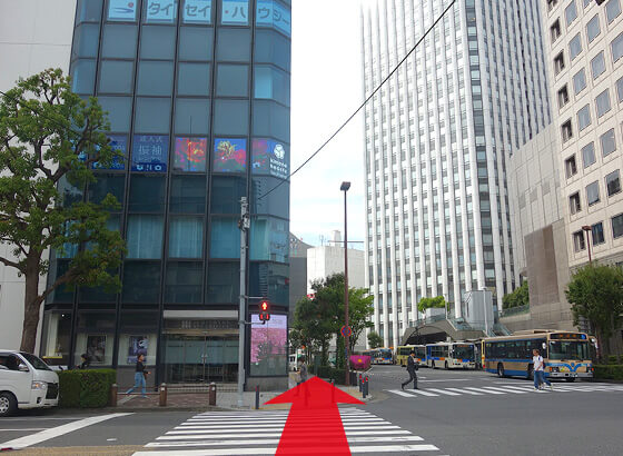 大きな交差点の横断歩道